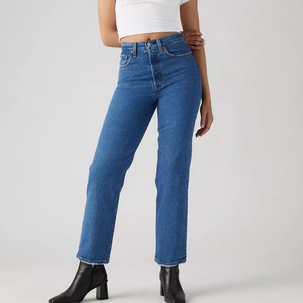 Levi’s Ribcage Ankle Jeans in Jazz Pop Medium Wash